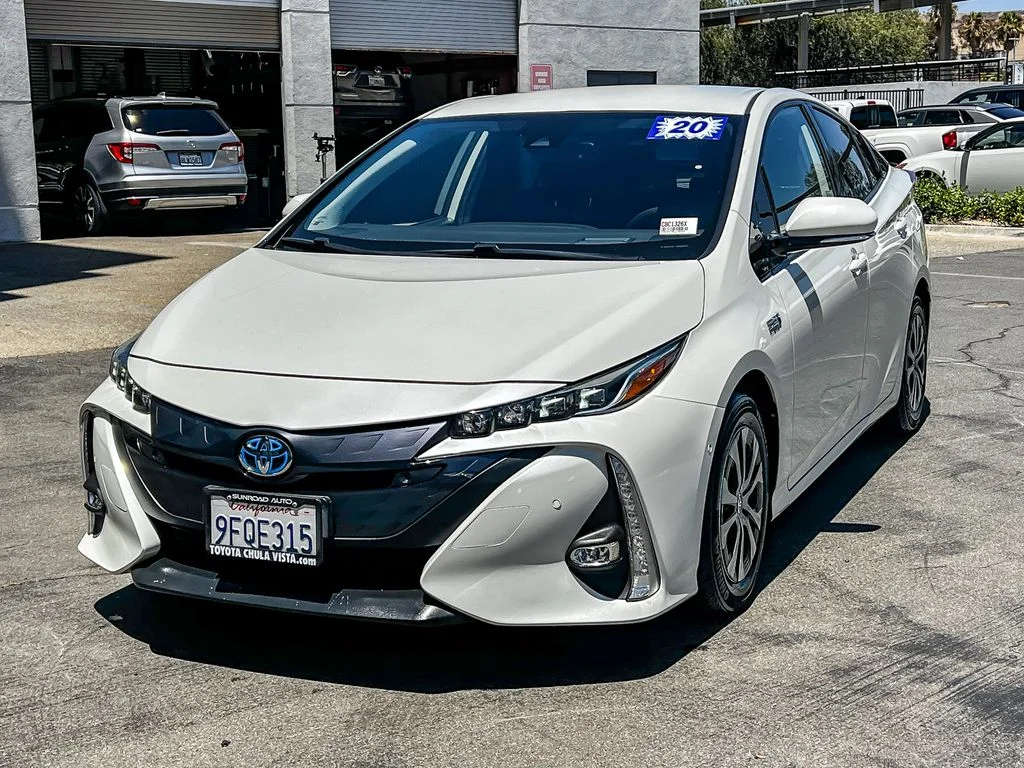 Used 2020 White Toyota Limited image 3