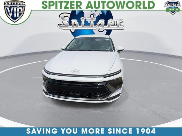 New 2026 White Hyundai SE image 3