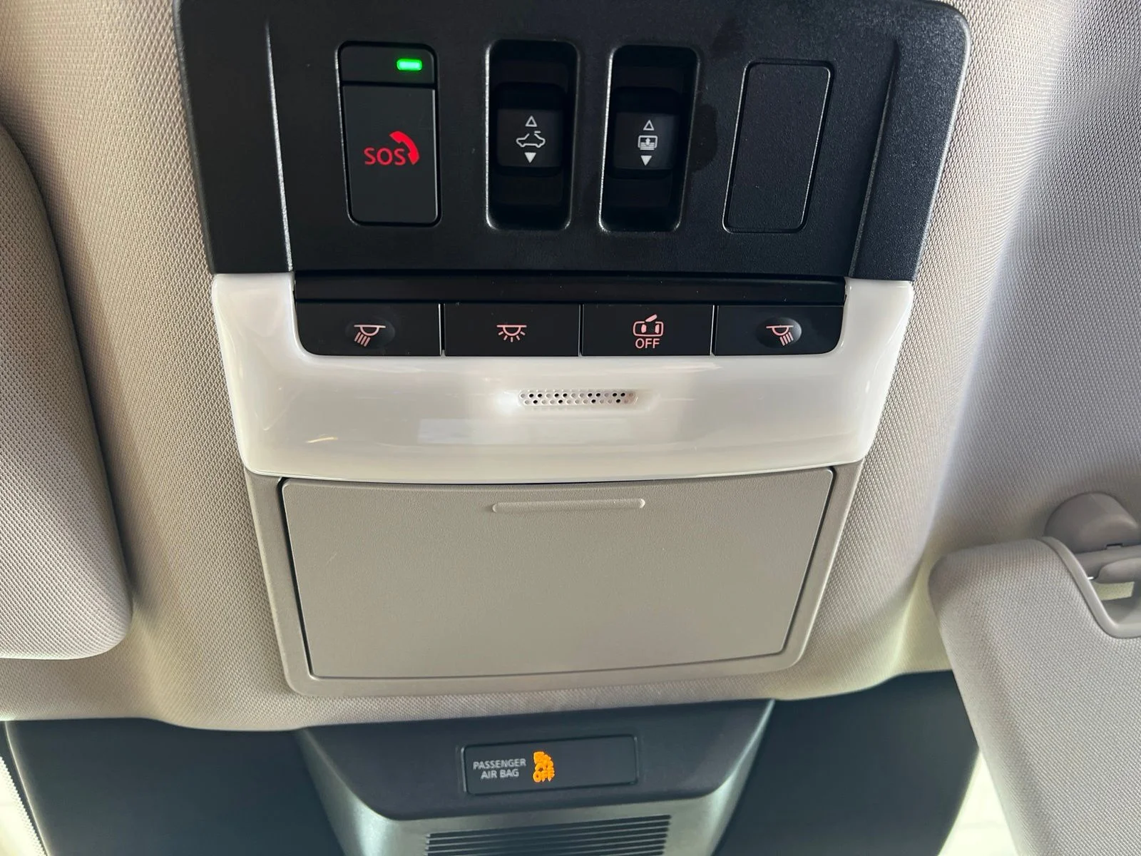 Used 2023 White Nissan Platinum image 23