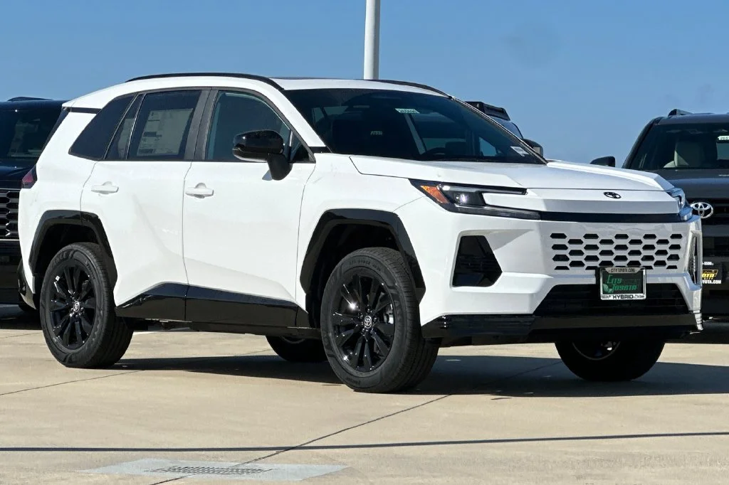 New 2026 Ice Cap Toyota  SE image 2