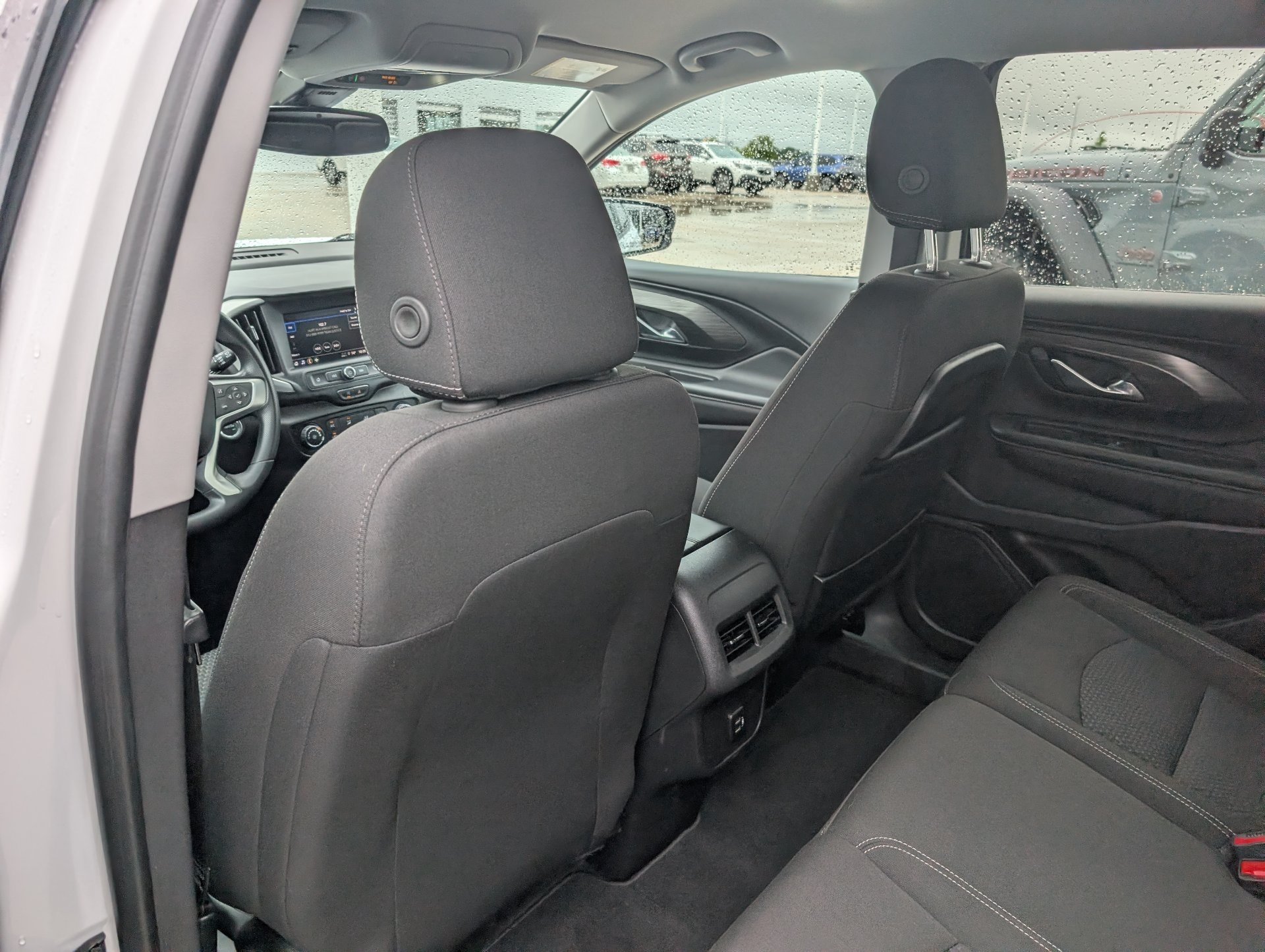 Used 2024 White GMC SLE image 24