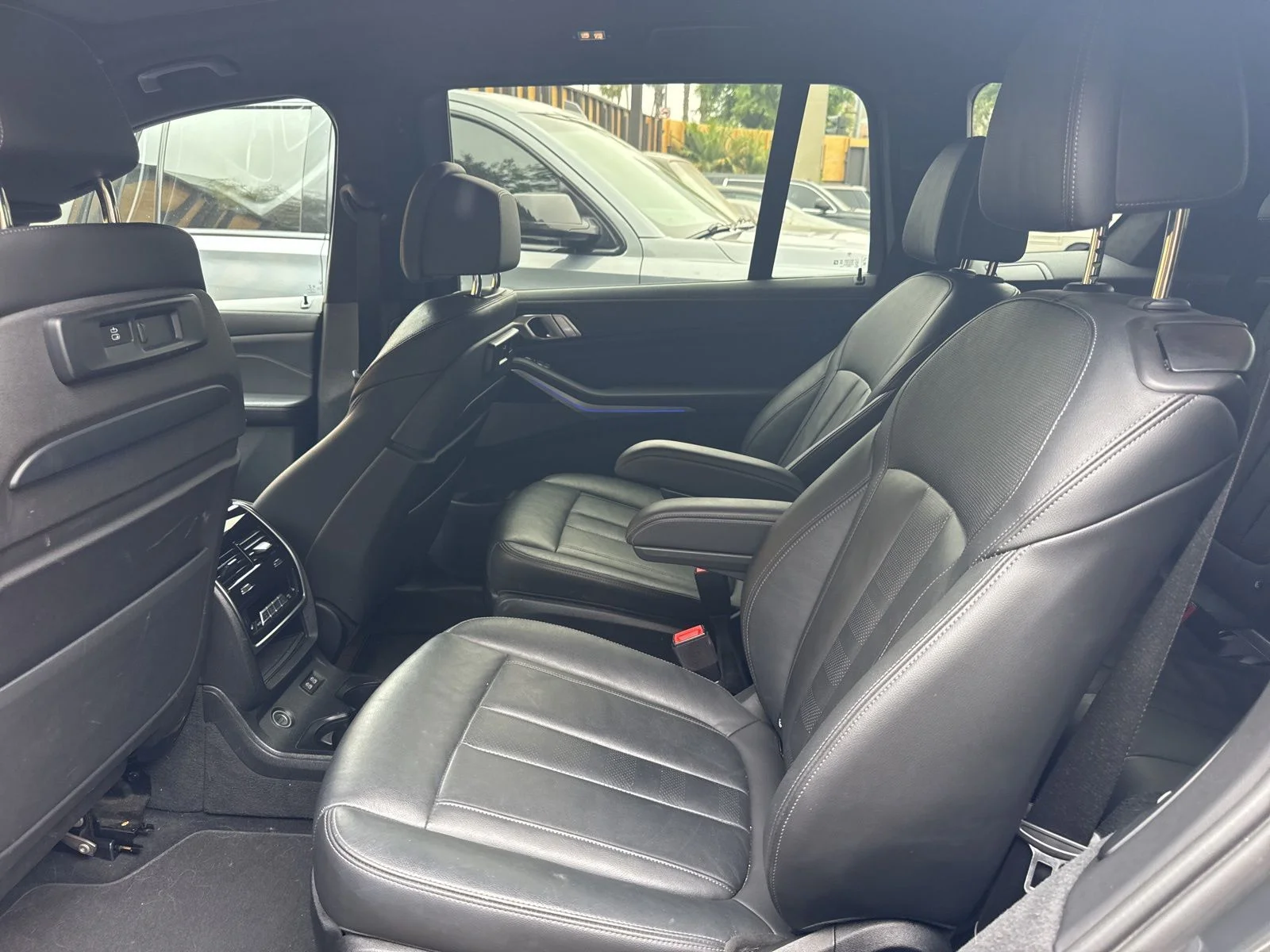 Used 2022 Gray BMW M50i image 6