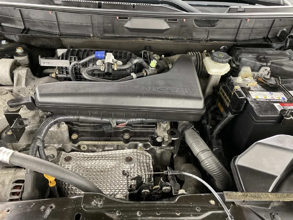 Used 2016 Black Nissan SL image 29