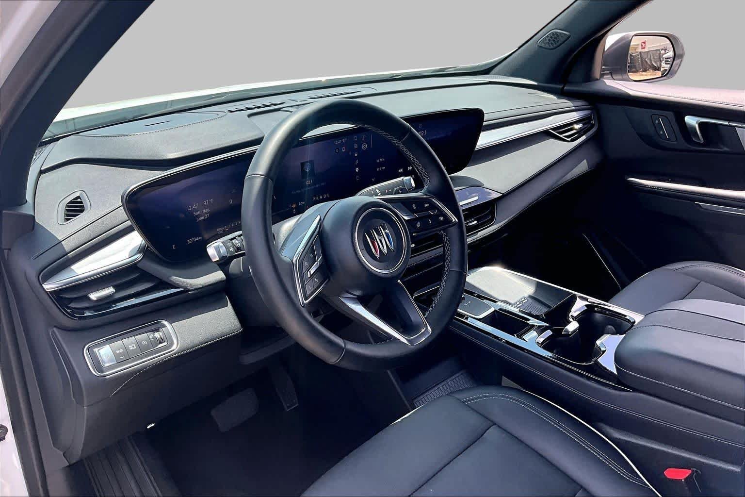Used 2025 Summit White Buick Preferred image 18
