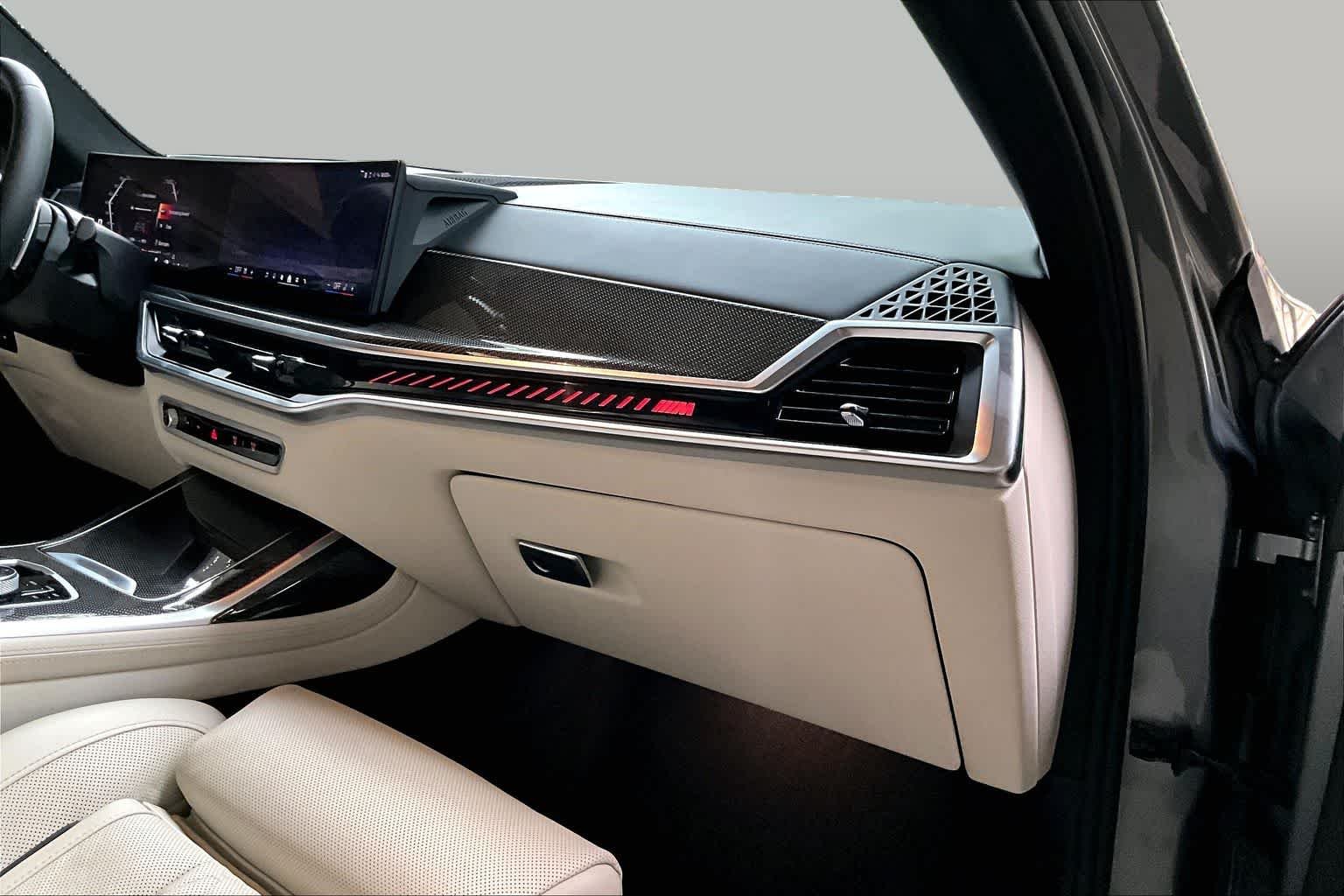 Used 2025 Skyscraper Grey Metallic BMW M60i image 18