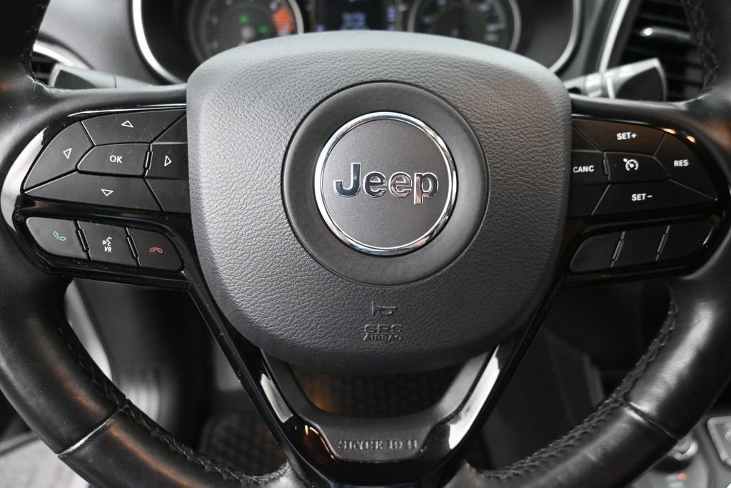 Used 2019 Silver Jeep Latitude Plus image 17