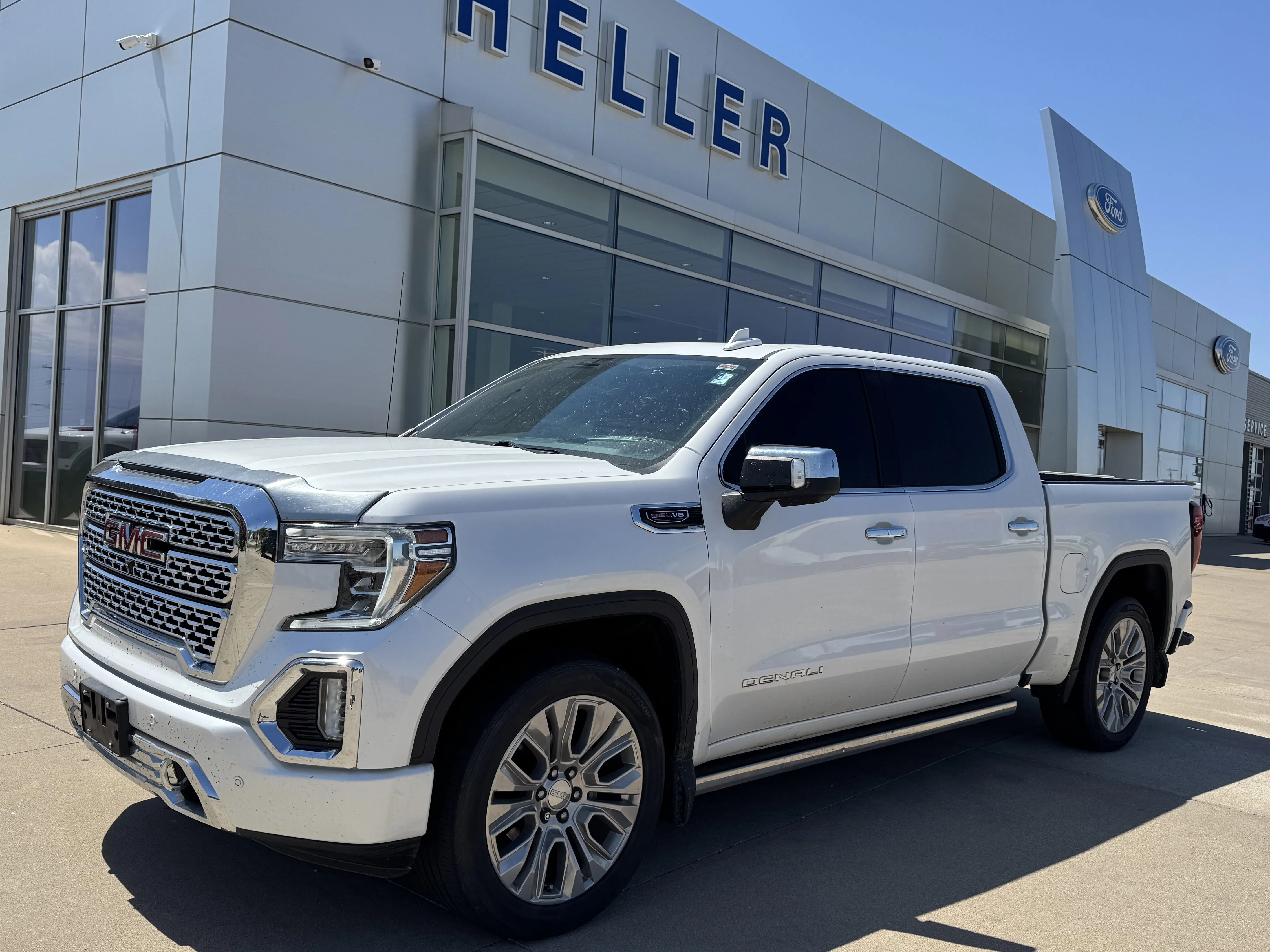 Used 2021 White Frost Tricoat GMC Denali image 3
