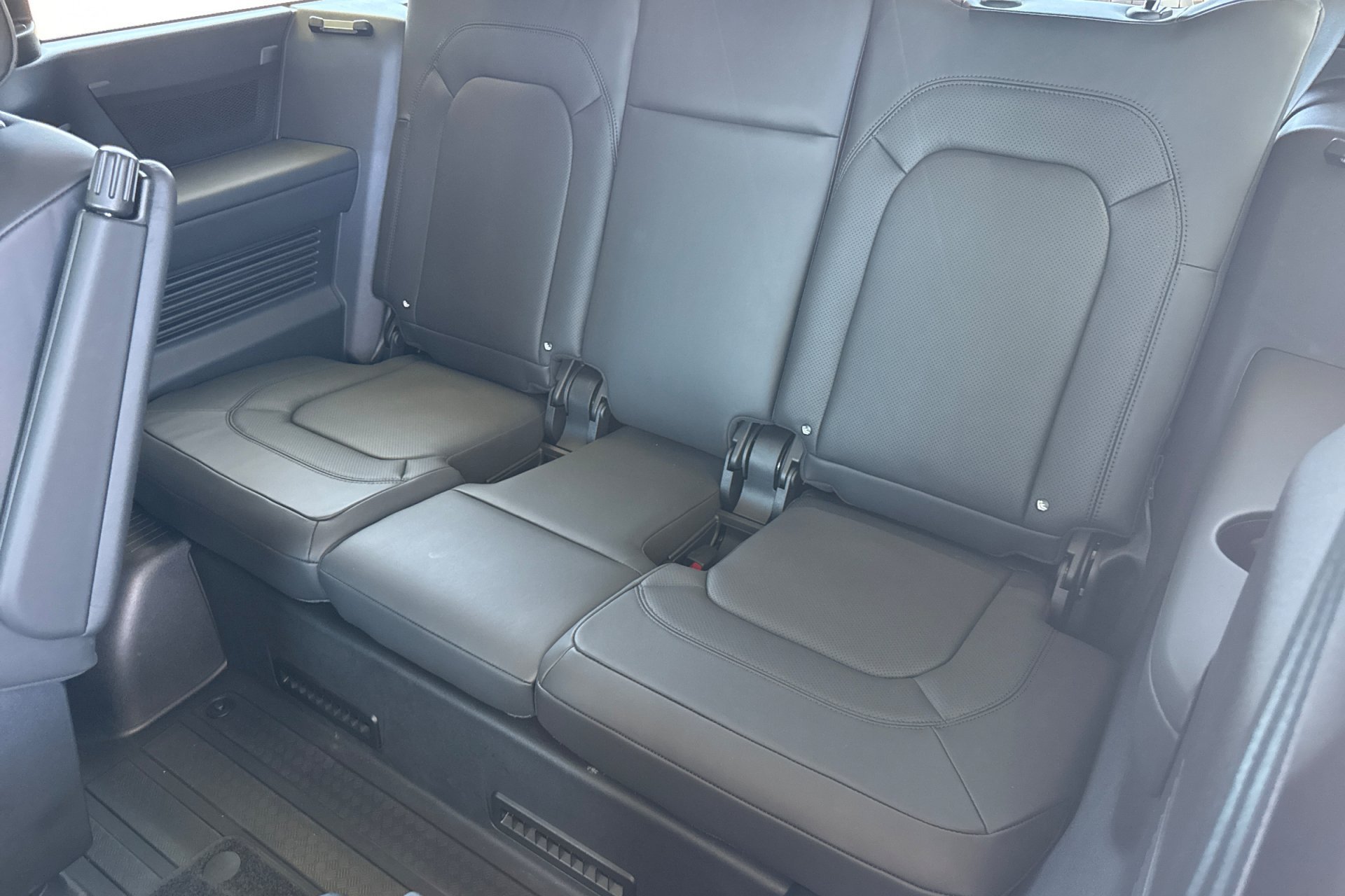 2026 Land Rover Defender S - Photo 17