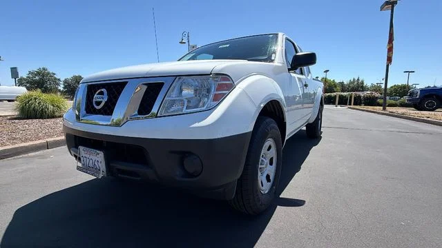 Used 2015 White Nissan S image 9