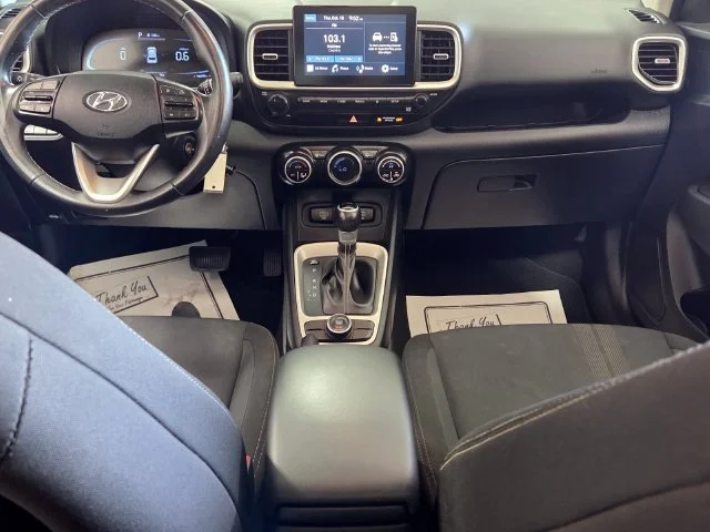 Used 2023 Green Hyundai SEL image 6