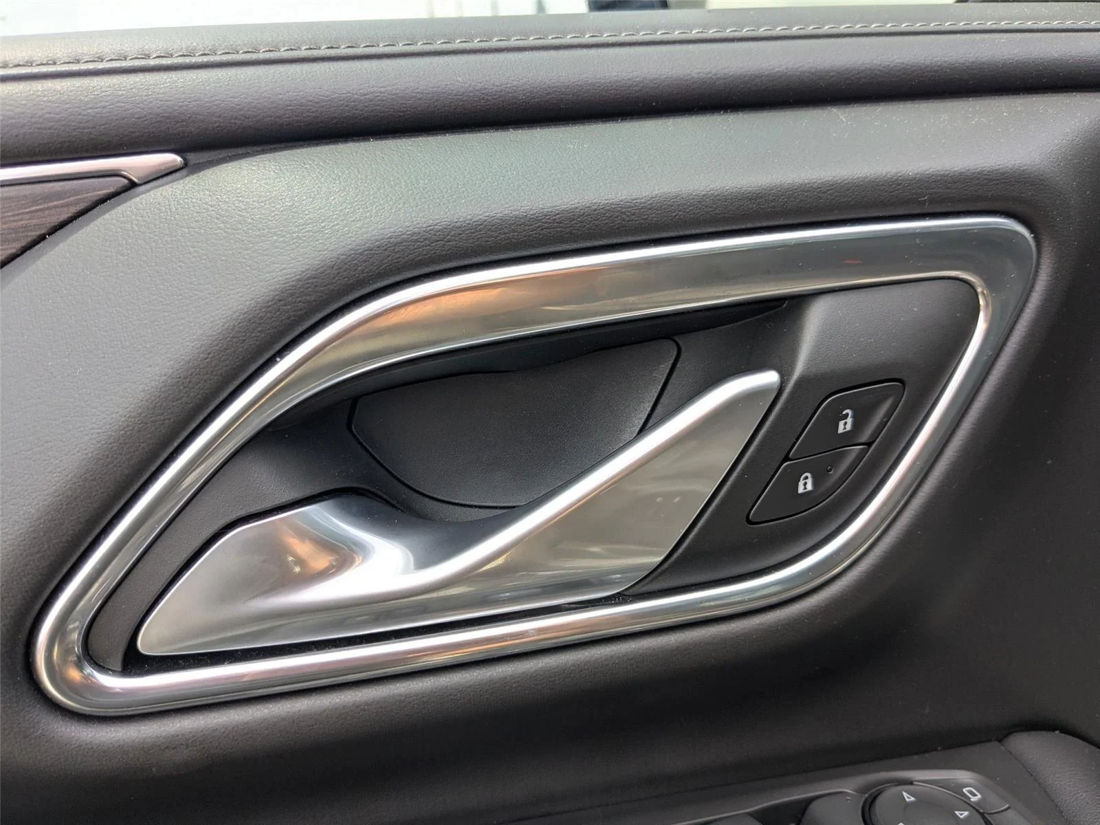 Used 2022 Black Chevrolet Z71 image 12