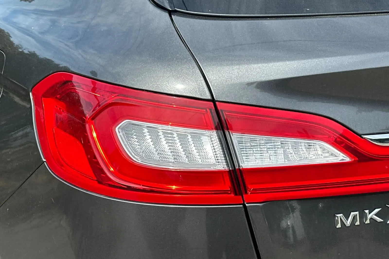 Used 2017 Magnetic Gray Metallic Lincoln Reserve image 15