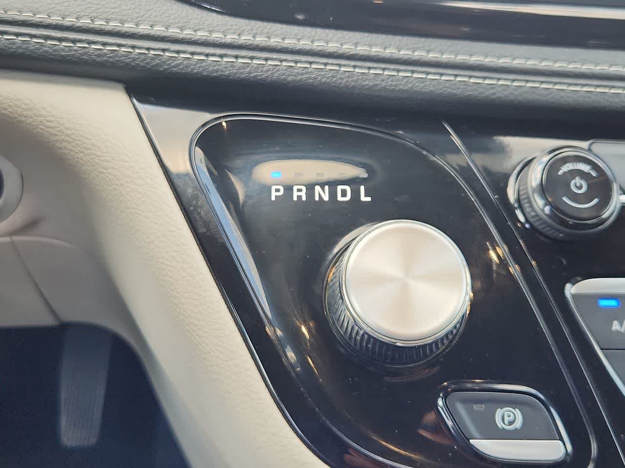 Used 2024  Chrysler Hybrid Select image 19