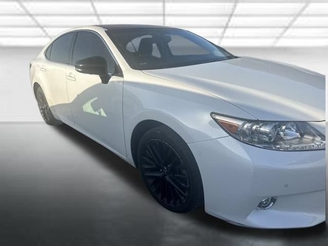 Used 2015 White Lexus NA image 1