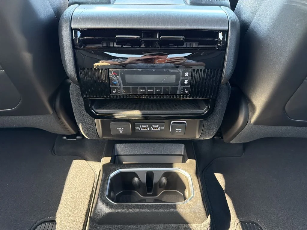 New 2026 Silver-Zynith Exterior Paint Jeep Limited Reserve image 31