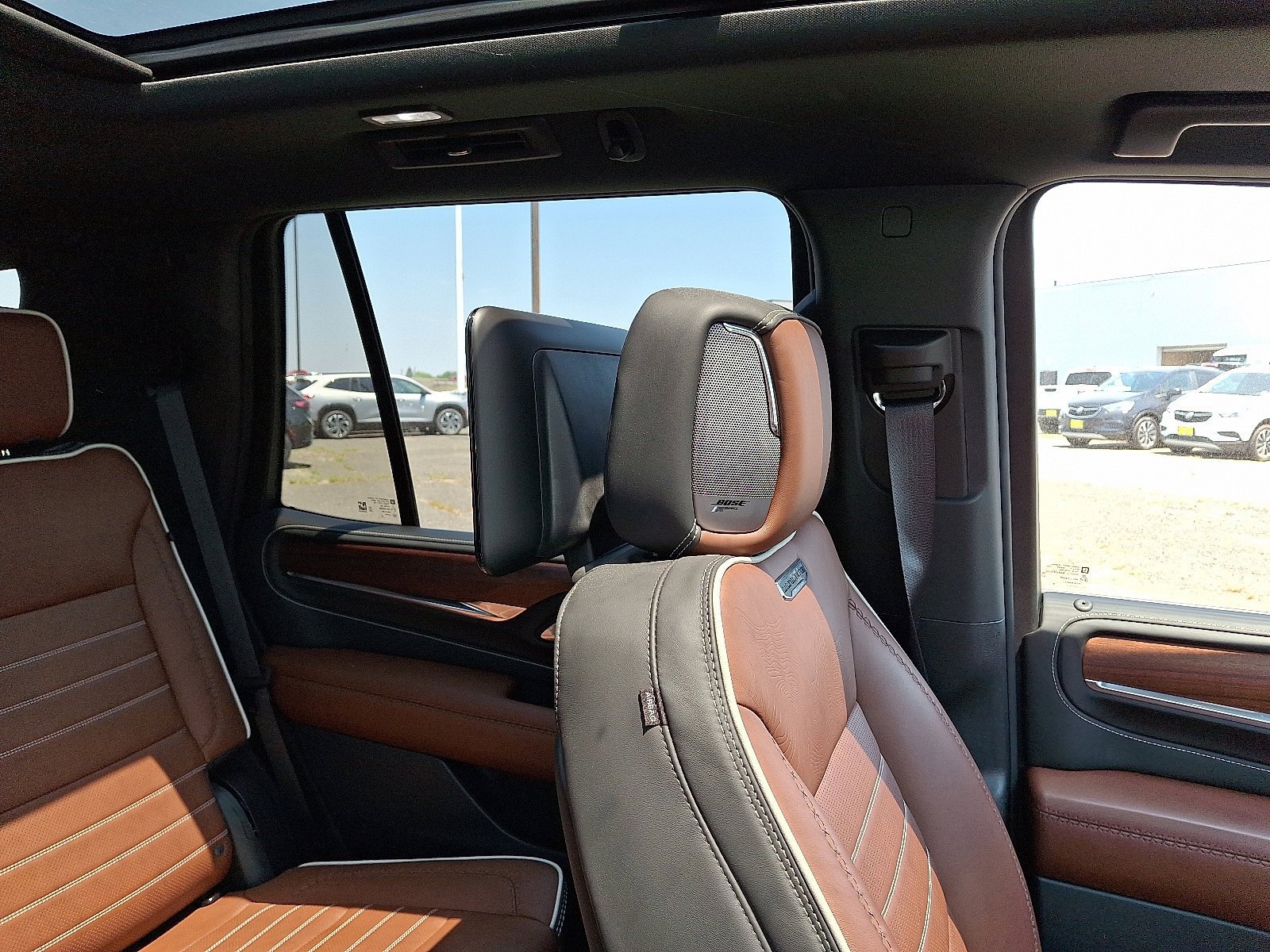 2024 GMC Yukon Denali Ultimate - Photo 9