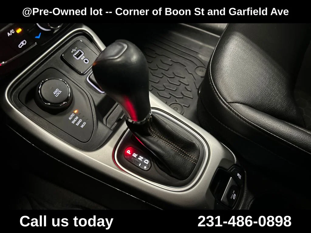 Used 2021 Red Jeep Latitude image 26