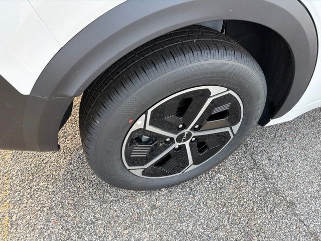New 2026 Snow White Pearl Kia LX image 8