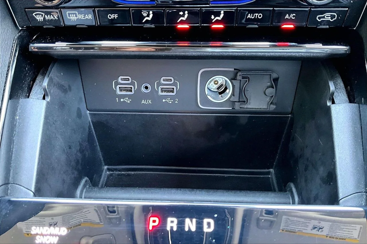 Used 2023 Gray Jeep Limited image 18