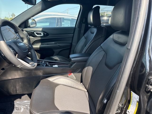 Used 2025 Black Jeep Latitude image 13