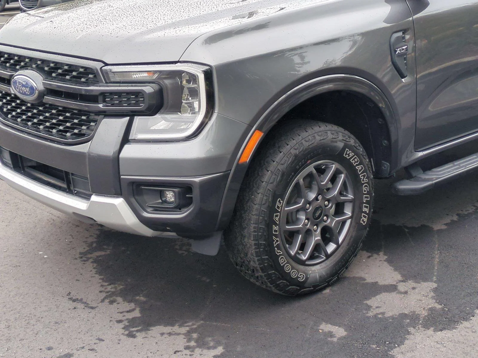 Used 2024 Carbonized Gray Metallic Ford XLT image 9