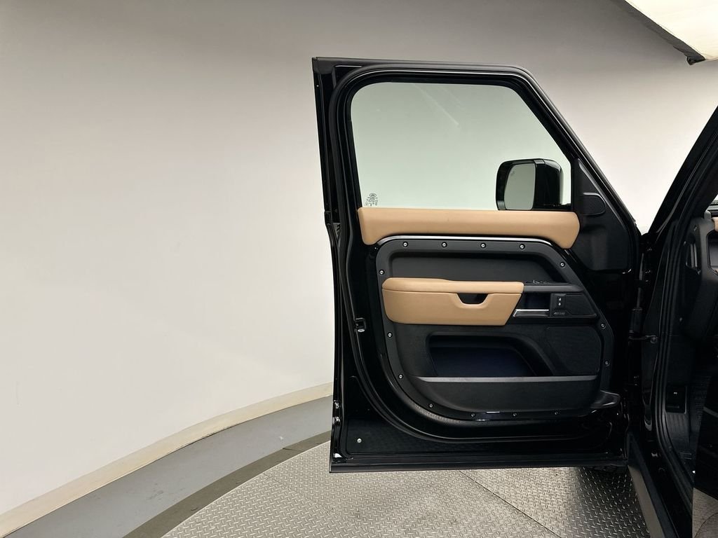 2026 Land Rover Defender V8 - Photo 18