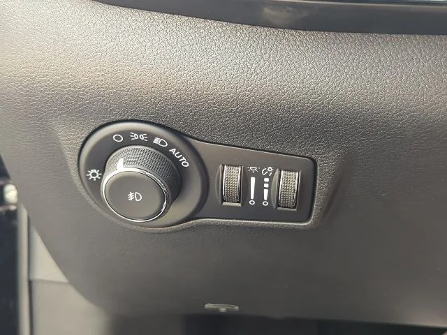 New 2026 Black Jeep Latitude image 20