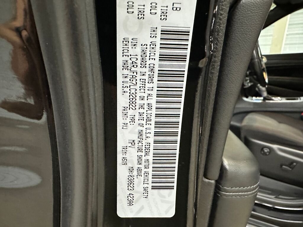 Certified Used 2020 Diamond Black Crystal Pearl Coat Jeep Laredo E image 38