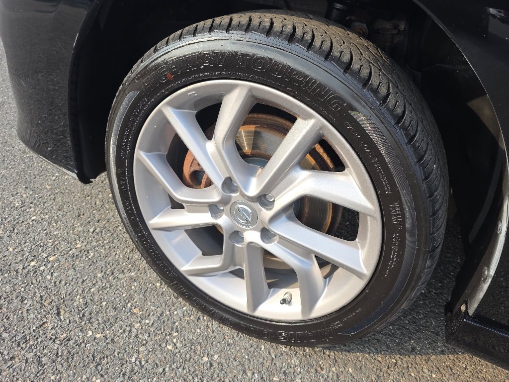 Used 2015 Super Black Nissan SR image 32