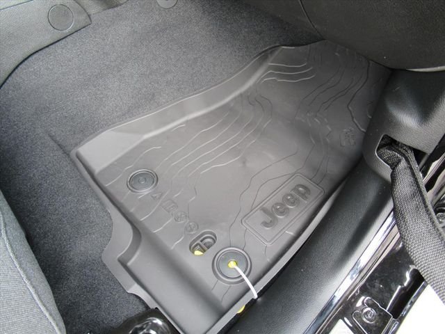 New 2026 Black Clear-Coat Exterior Paint Jeep Sport S image 28