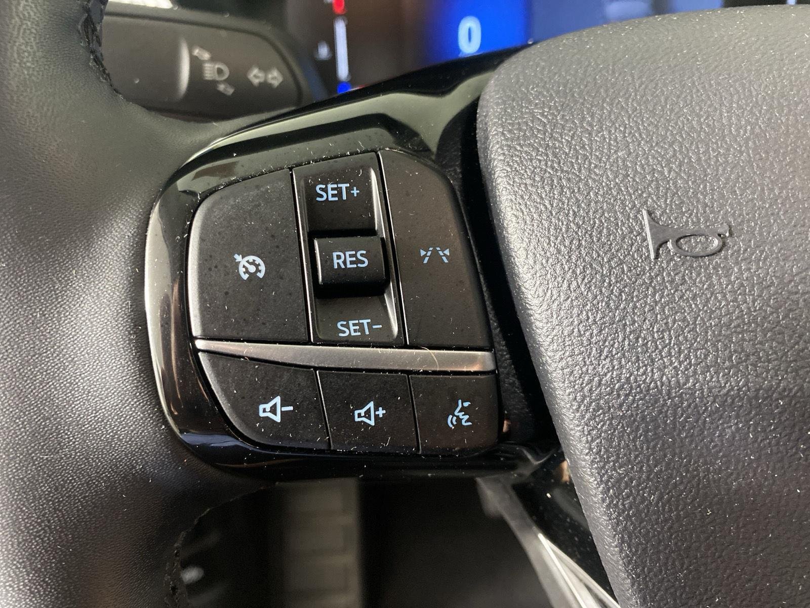 Used 2025 Vapor Blue Ford  image 17