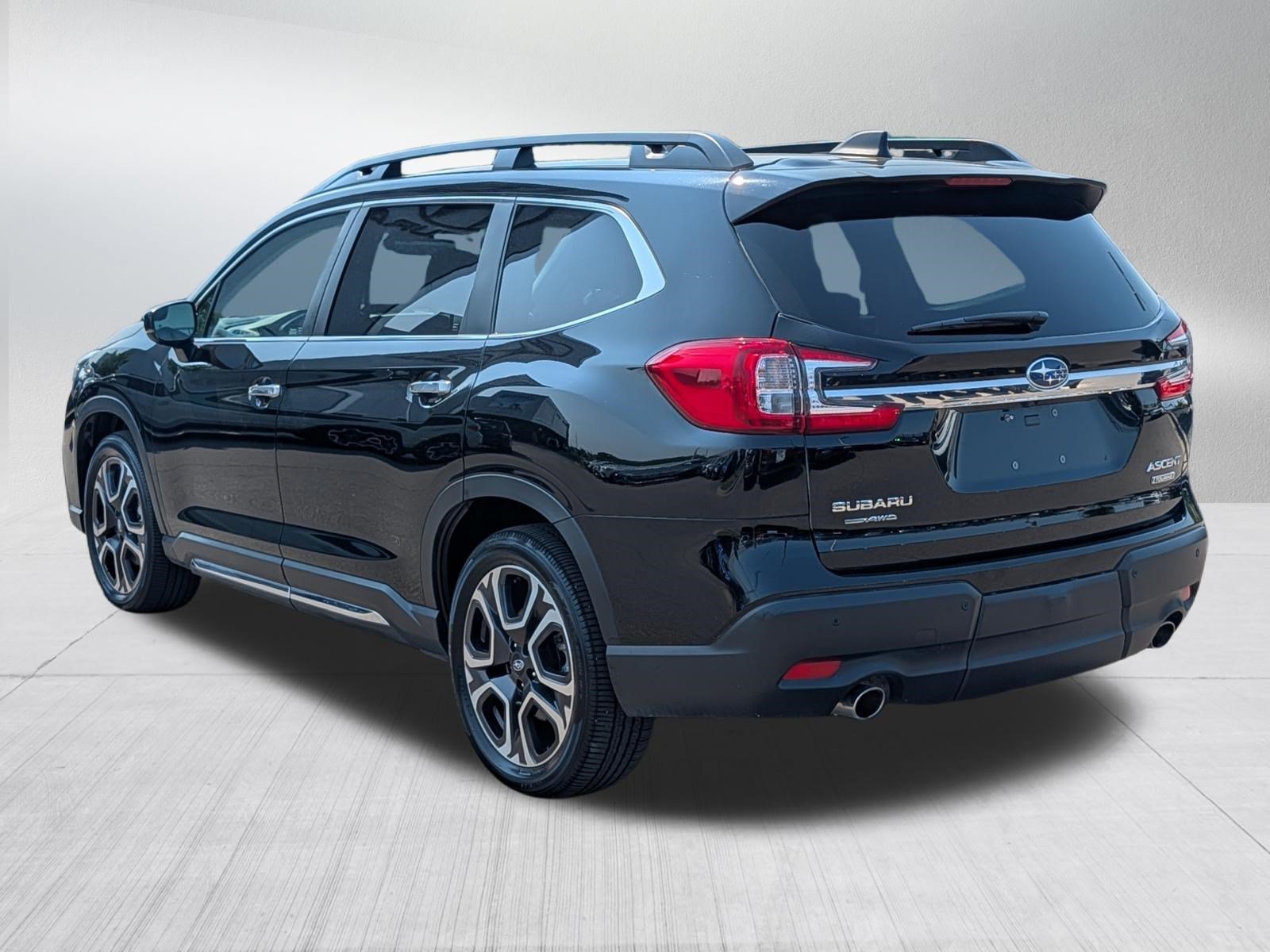 Used 2025 Crystal Black Silica Subaru Touring image 5