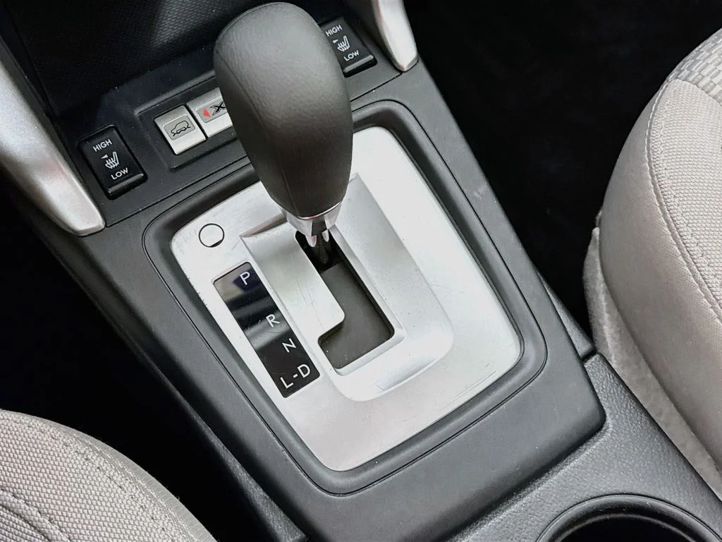 Used 2018 White Subaru 2.5i Premium image 20