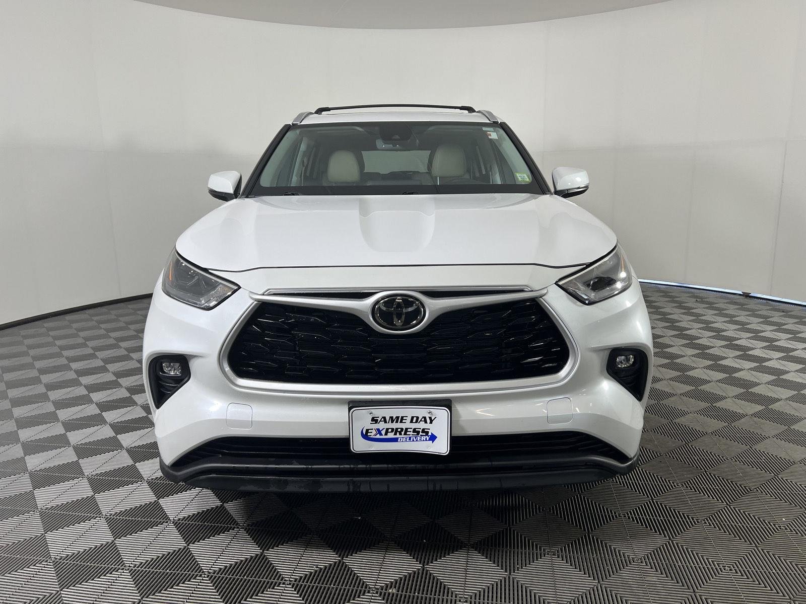 Used 2023 Wind Chill Pearl Toyota XLE image 33