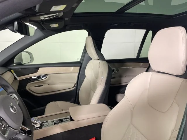 2026 Volvo XC90 Plus - Photo 18