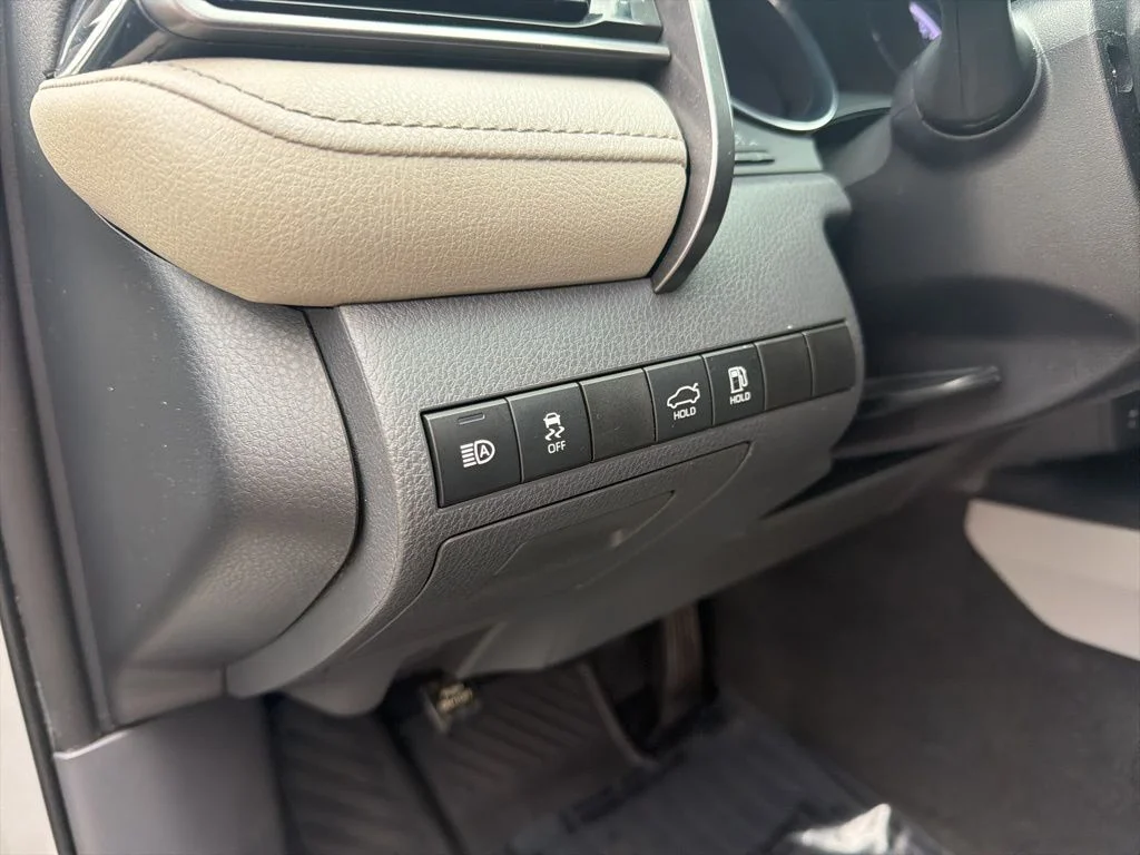 Used 2019 Silver Toyota LE image 15
