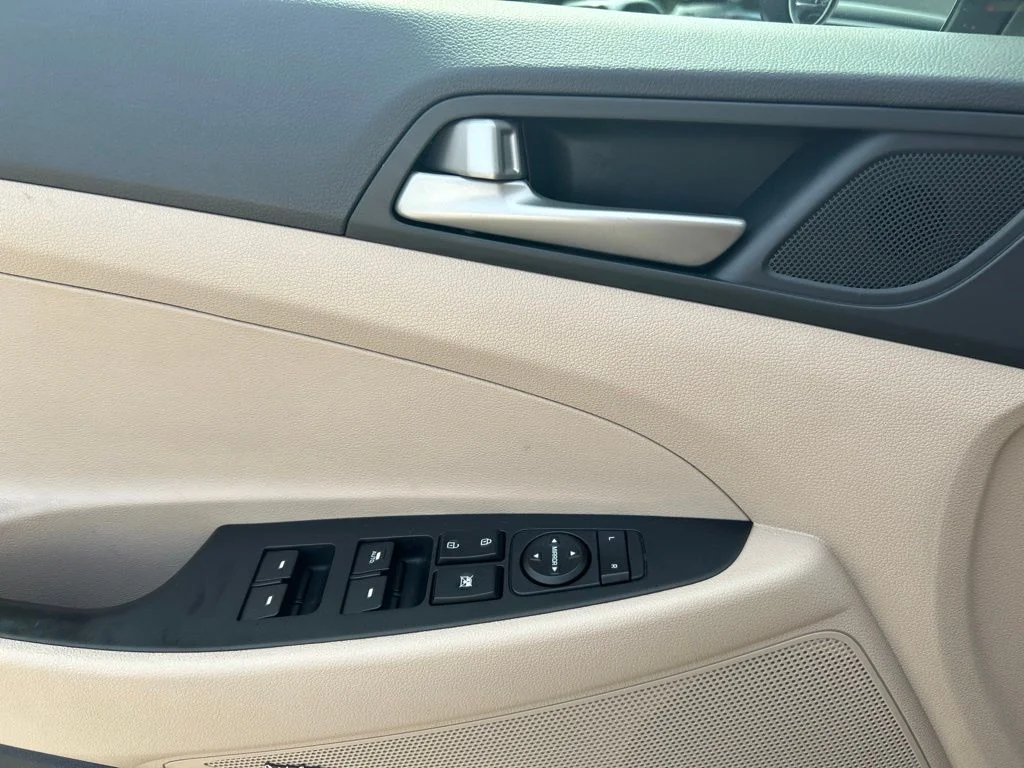 Used 2018 White Hyundai SEL Plus image 15