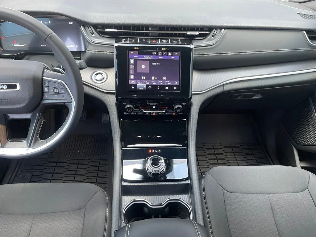 Used 2025 White Jeep Laredo image 21