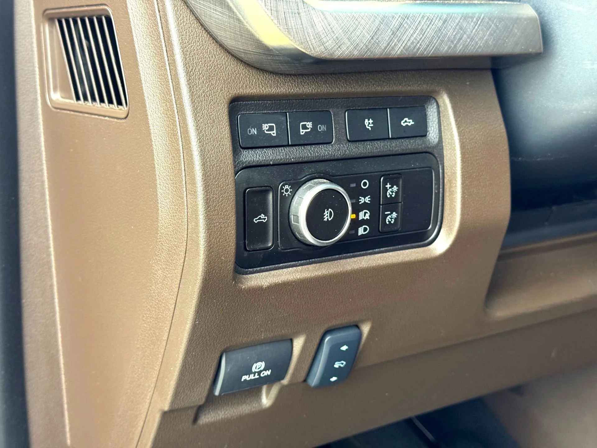 Used 2024  Ford King Ranch image 14
