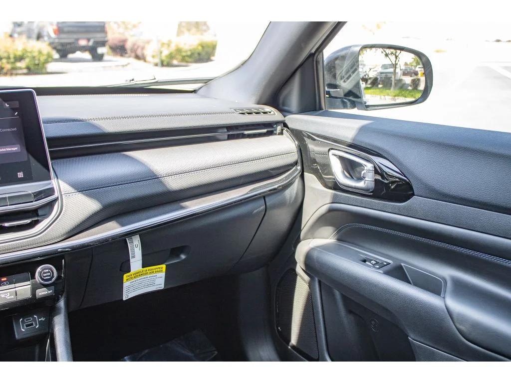 New 2026 Bright White Clearcoat Jeep Latitude image 51