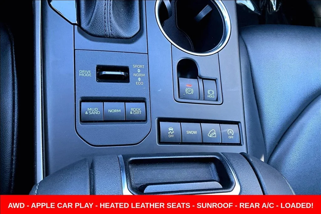 Used 2021 Silver Toyota XLE image 17