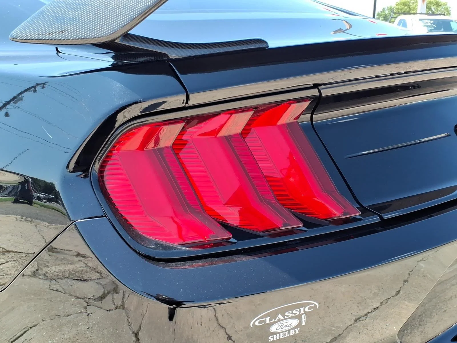 Used 2018 Shadow Black Ford GT Premium image 16