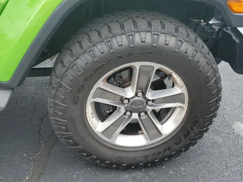 Used 2018 Green Jeep Unlimited Sahara image 6