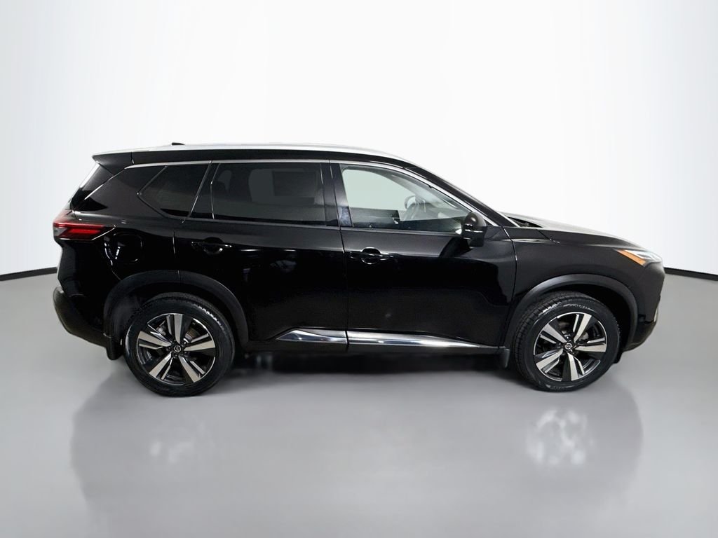 Used 2021 Super Black Nissan Platinum image 8