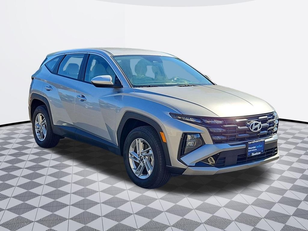 Used 2025 Silver Hyundai SE image 8