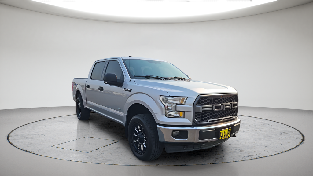 Used 2017 Silver Ford XLT image 3