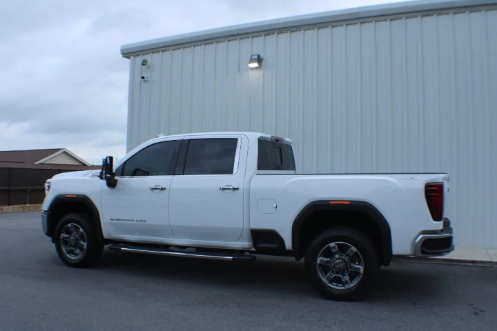 Used 2025 Summit White GMC SLT image 3