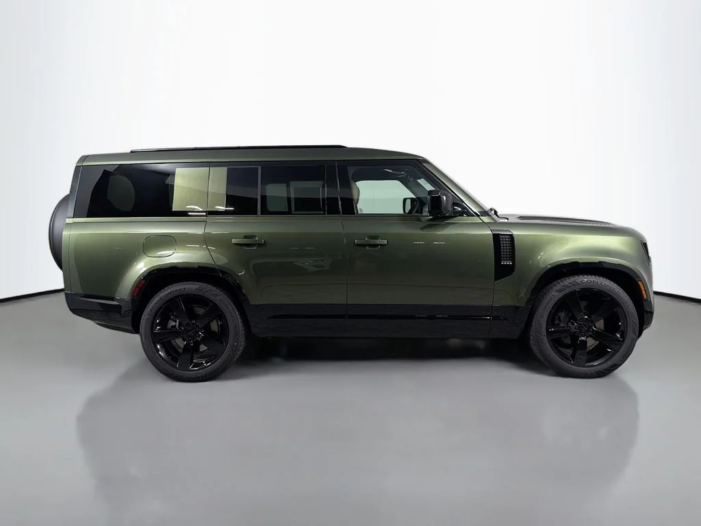 New 2026 Woolstone Green Metallic Land Rover X-Dynamic SE image 4