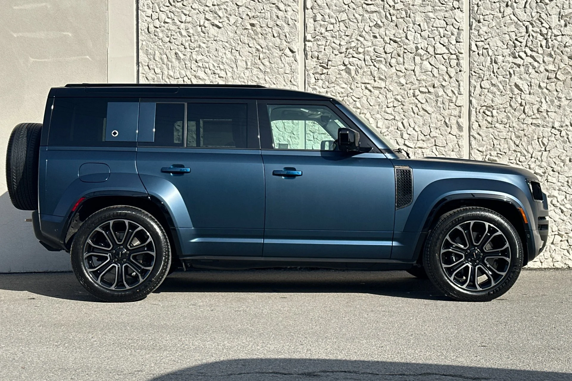 New 2026 SARGASSO BLUE Land Rover 110 P635 OCTA image 8
