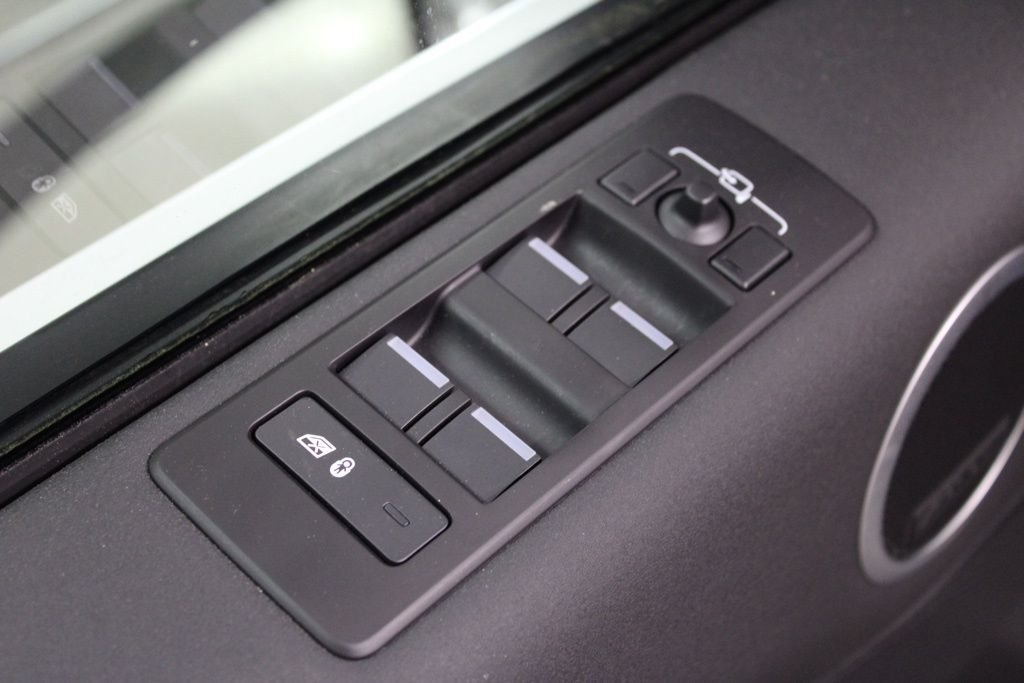 Used 2025 White Land Rover S image 19